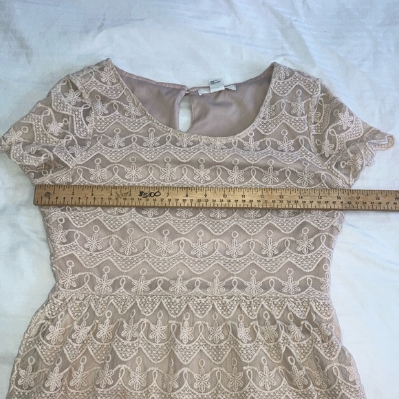 Forever 21 size medium creamy / Tan A-line Flutter Sleeve lace Dress lined Teen - Picture 14 of 16